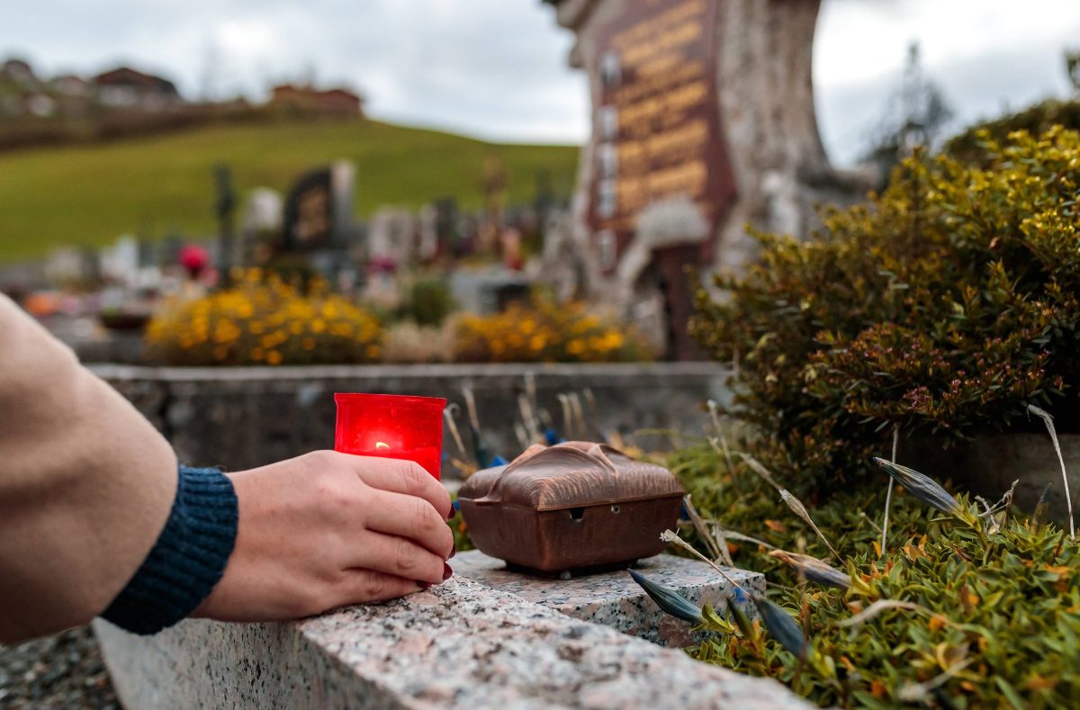 In Bochum machte eine Frau auf dem Friedhof einen Fund. (Symbolfoto)