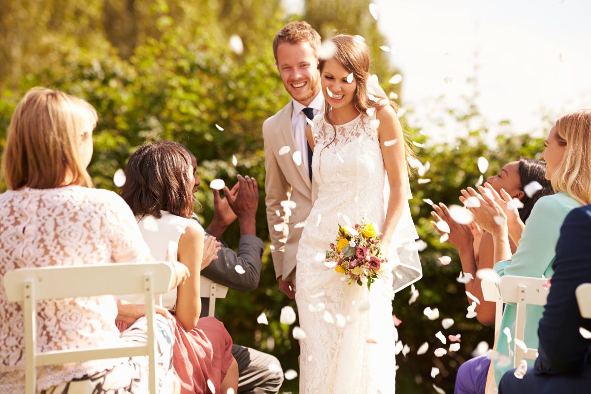 Hochzeit-Gäste erzählen von ihren schlimmen Erfahrungen während der Feierlichkeiten.