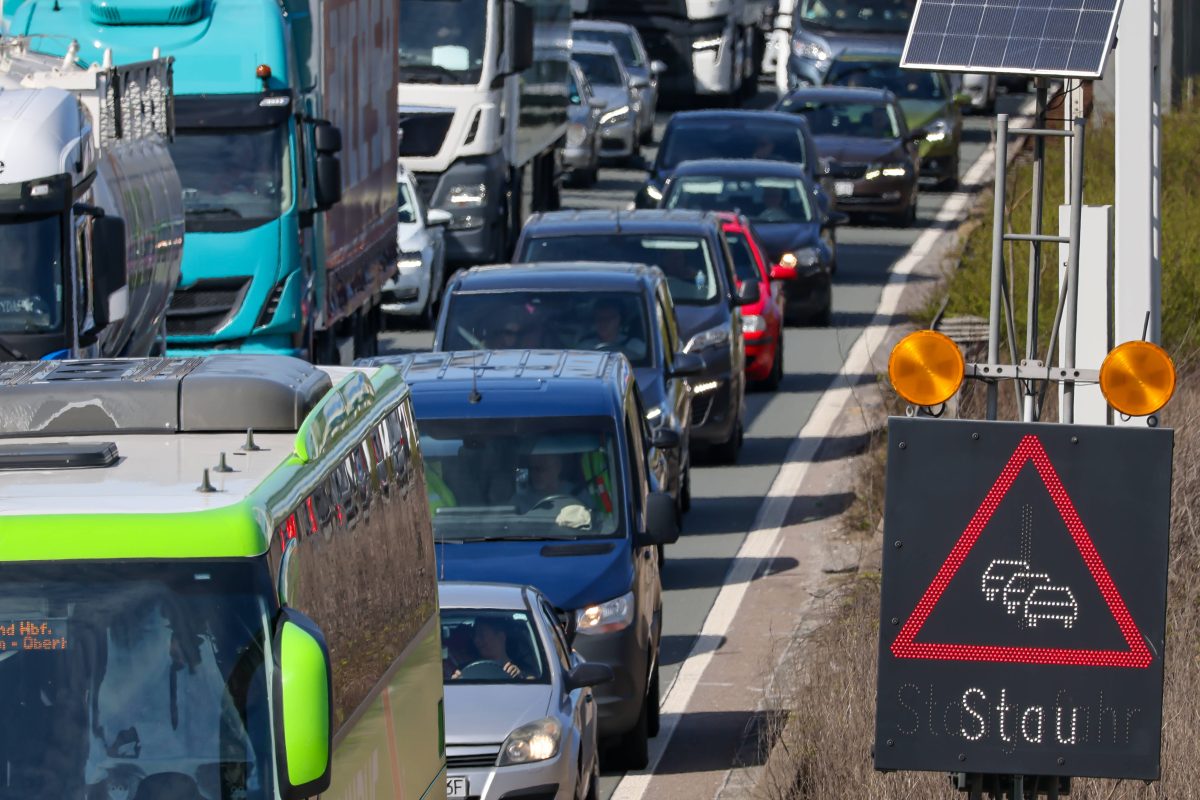 Herbstferien-Stau auf Autobahn in NRW