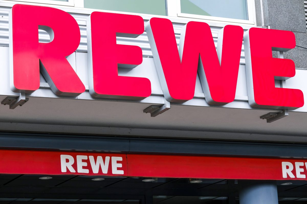 Rewe schmeißt beliebte Schokolade aus den Regalen, nachdem der Preisstreit mit einem Hersteller eskaliert ist.