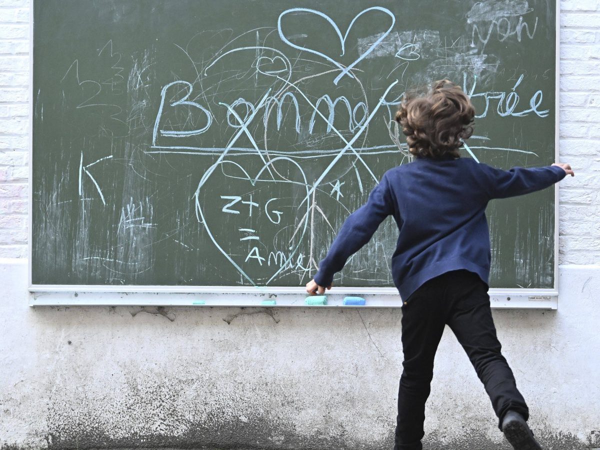 Eltern von Gelsenkirchener Grundschülern schlagen Alarm. Es gibt zu wenig Lehrer und Klassenräume. Und die Leidtragenden sind am die Kinder.