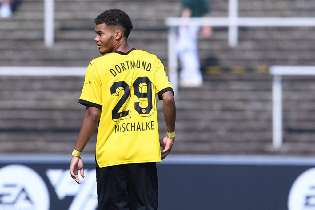 Nischalke trägt in Dortmund die Nummer 29.