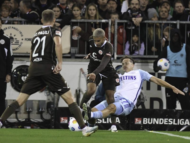Bei St. Pauli – Schalke 04 war gleich Aufregung angesagt.