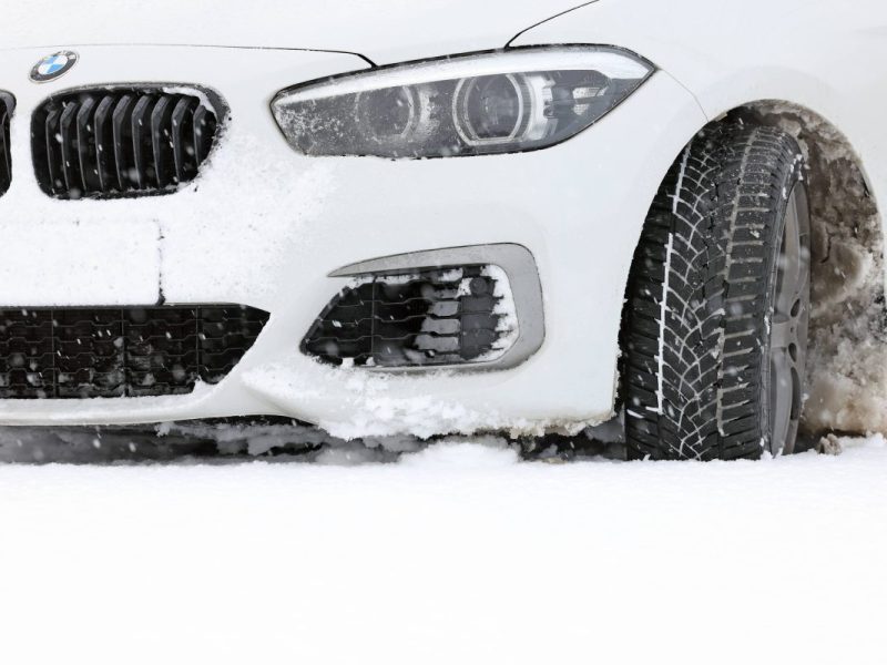 Auto im Schnee