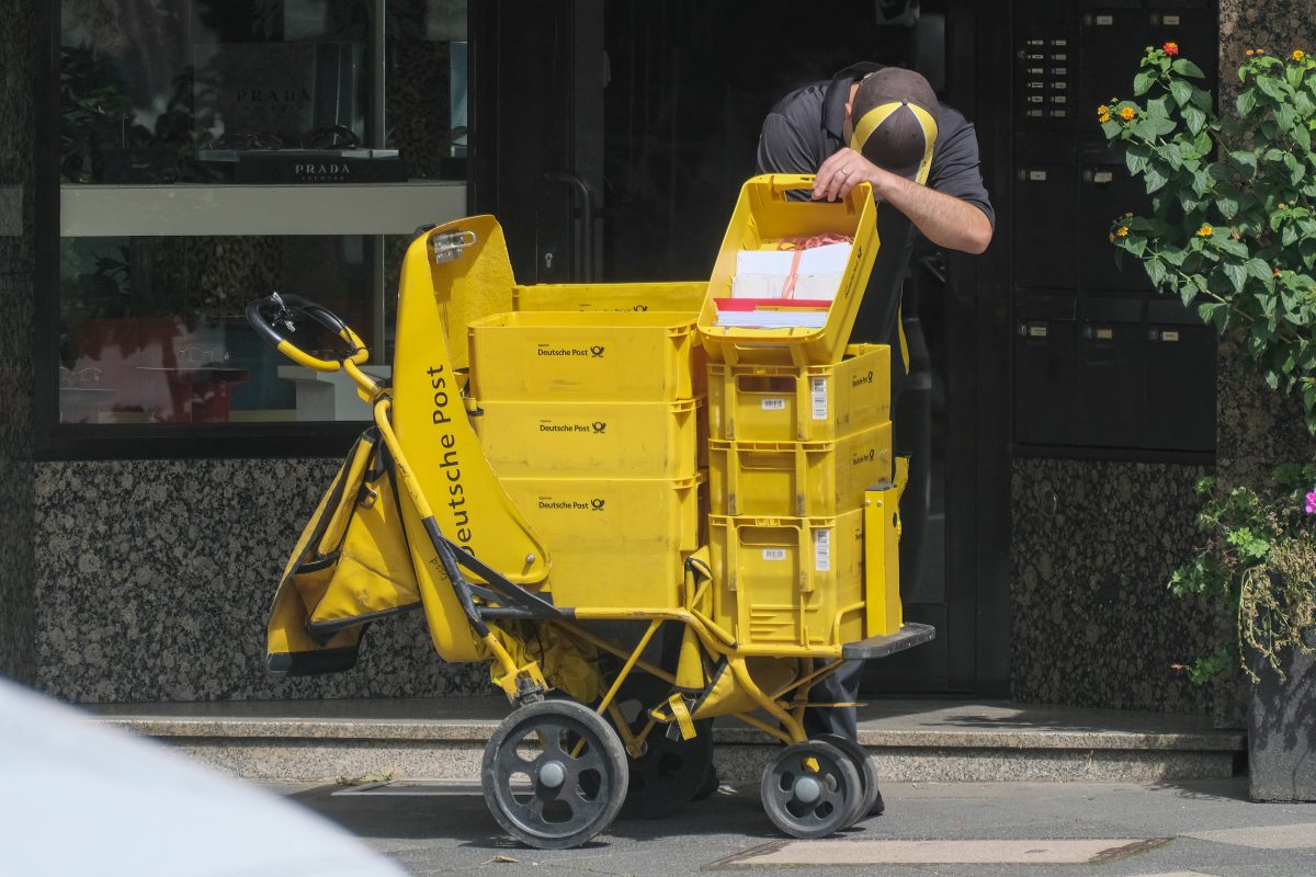 Ein Deutsche Post-Mitarbeiter überbrachte eine große Überraschung. (Symbolfoto)