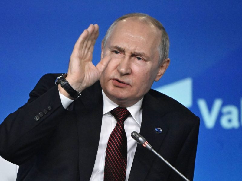 Der russische Präsident Wladimir Putin hat nicht vor seinen vor eineinhalb Jahren begonnen Angriffskrieg auf die Ukraine zu beenden. Darauf hofft er.