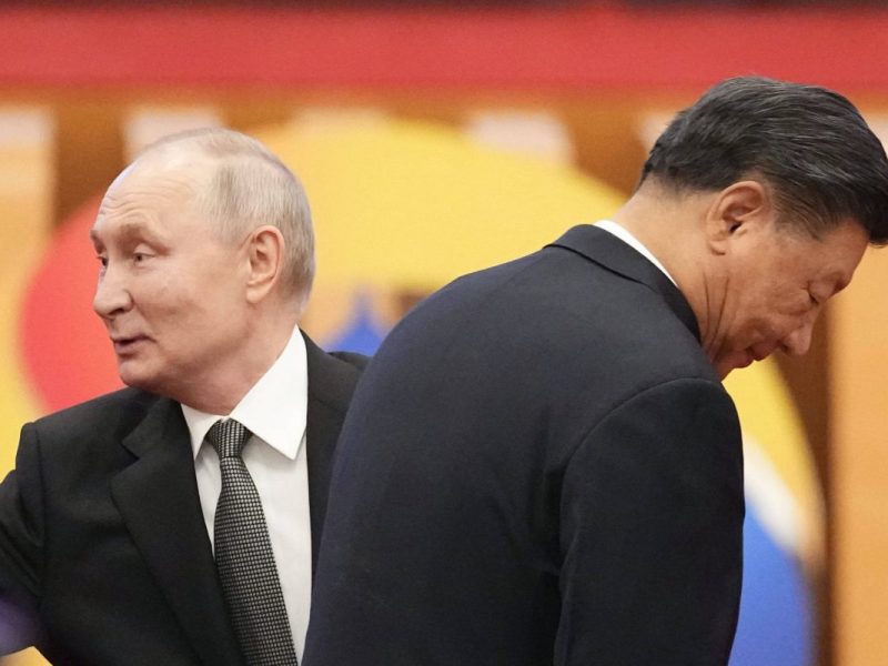 Das russische Staatsoberhaupt reist nach China. Mit in Putins Gepäck sind die geheimen Protokolle für den Ernstfall. Was hat es damit auf sich?