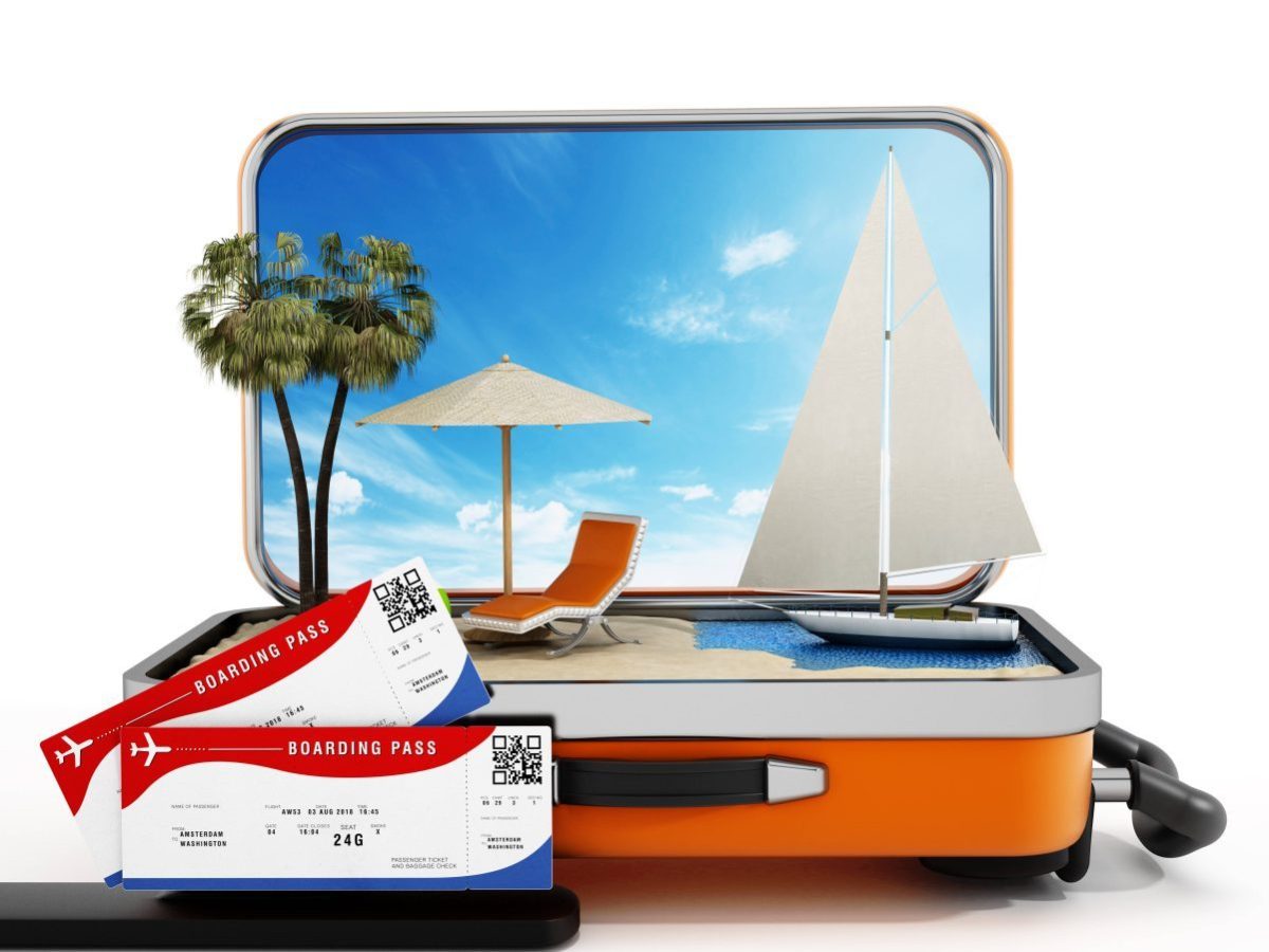 Fiktionales Bild: Dargestellt ist ein Koffer, in dem ein Segelboot und ein Strand mit Liege und ein Baum abgebildet ist.