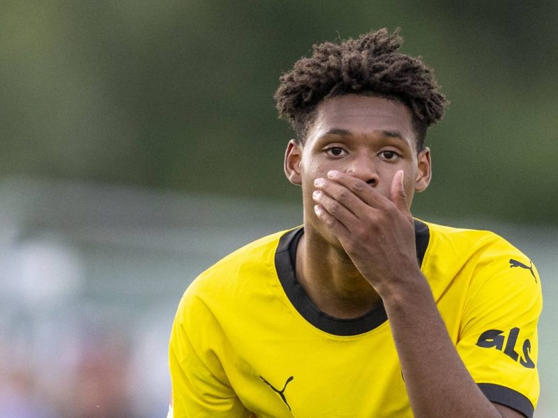 Julien Duranville muss bei Borussia Dortmund weiter warten.