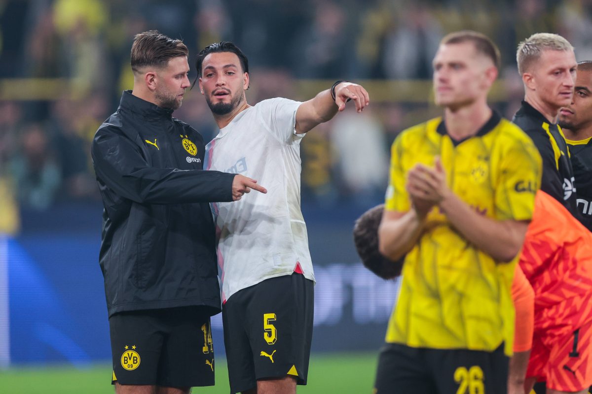 Bei Borussia Dortmund diskutieren Niclas FÃ¼llkrug und Ramy Bensebaini.