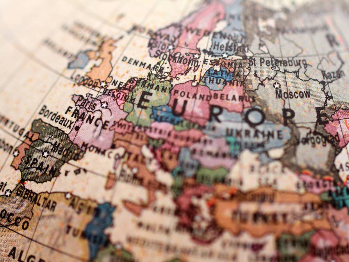 Weltkarte mit Fokus auf Europa.