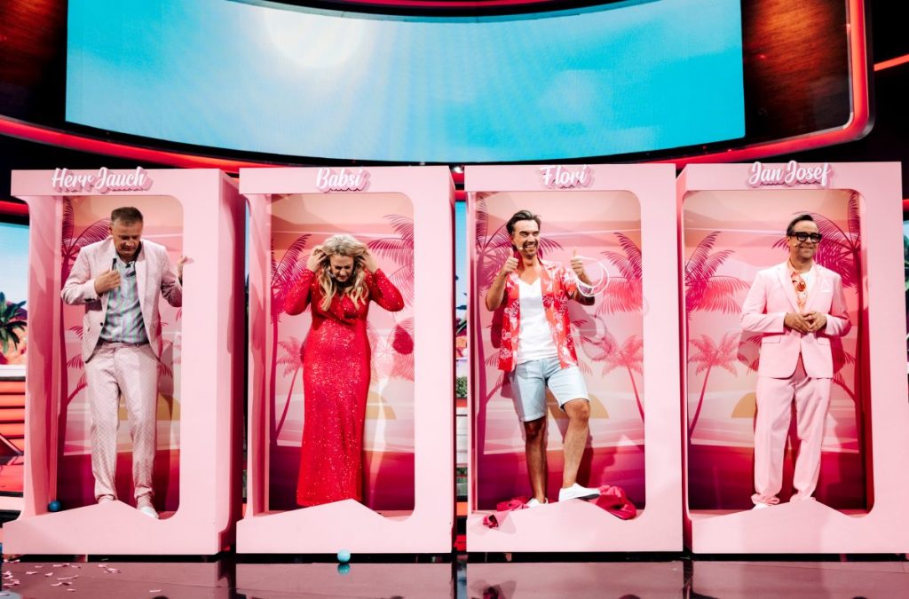 „2023 – Das Quiz“: Die Stargäste in Barbie-Outfits.