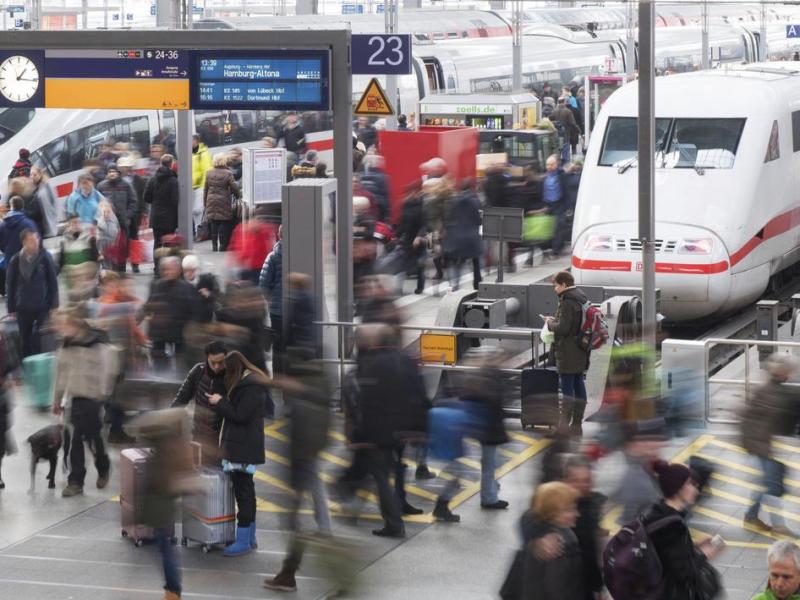 Extrem viel los an den Festtagen bei der Deutschen Bahn.