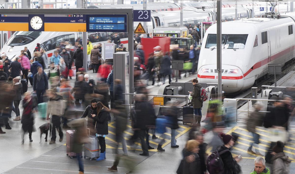 Extrem viel los an den Festtagen bei der Deutschen Bahn.