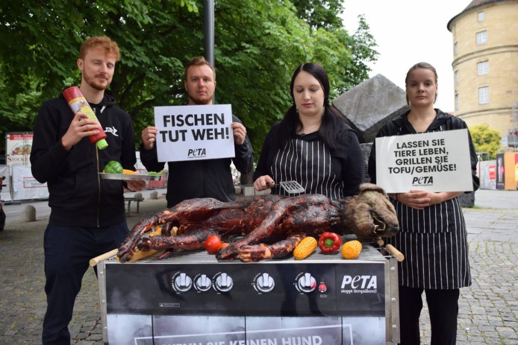 Nicht nur in NRW waren die Tierschützer unterwegs: Auch in anderen Städten wie hier in Stuttgart machten sie auf ihr Anliegen aufmerksam.