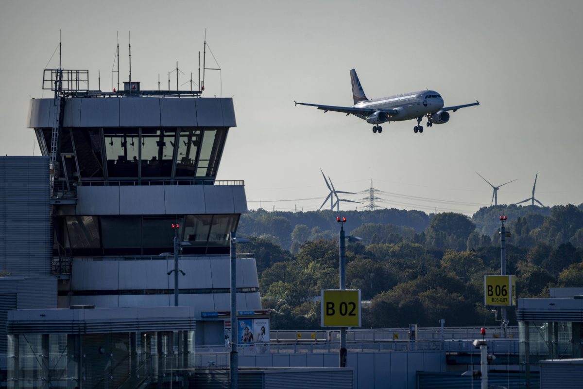 Der Flughafen Düsseldorf hat sein Parkhaus P3 modernisiert und gleichzeitig die Kiss und Fly Zone optimiert.