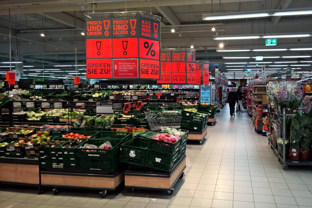 Aldi, Lidl und Co.:: Hamsterkauf-Welle rollt auf Kunden zu.