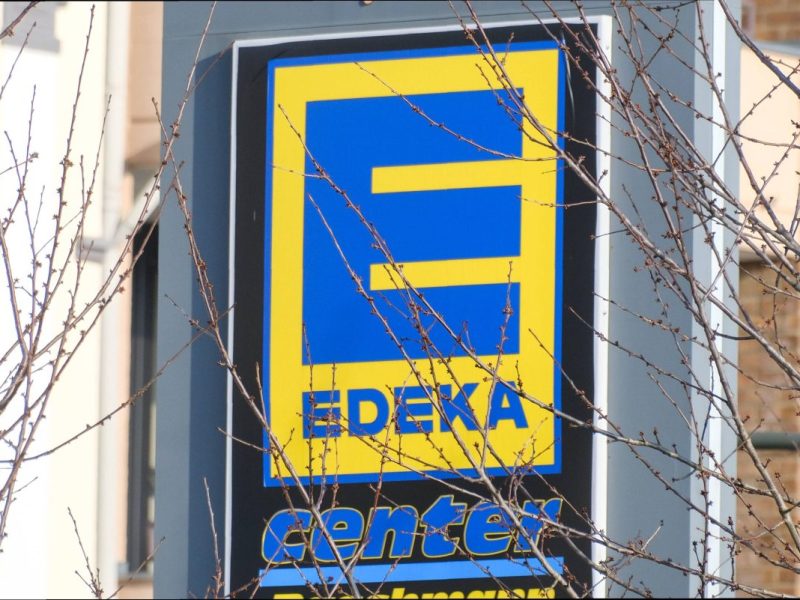 Edeka: Geschäftsführer rastet aus. Dreiste Kunden sind schuld.
