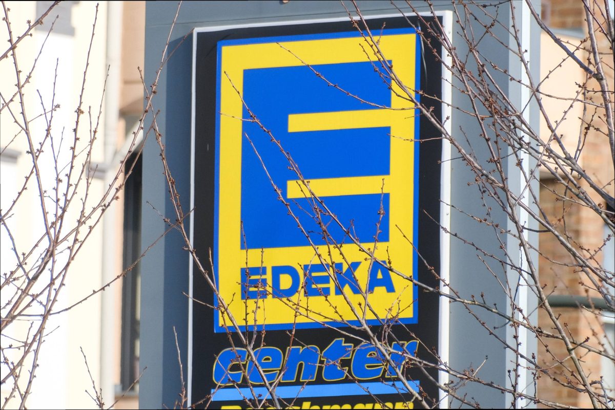 Edeka: GeschÃ¤ftsfÃ¼hrer rastet aus. Dreiste Kunden sind schuld.