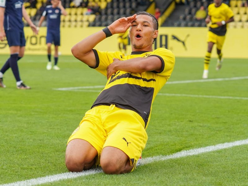 Borussia Dortmund: Paris Brunner kommt aus dem Jubel nicht heraus.
