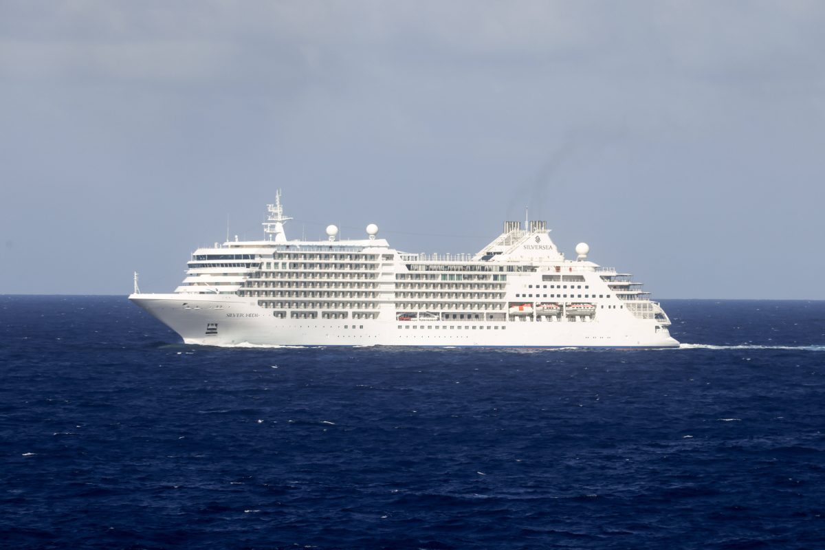 Kreuzfahrt-Schiff muss wegen Angriffen von Rebellen im Roten Meer seine Route ändern.