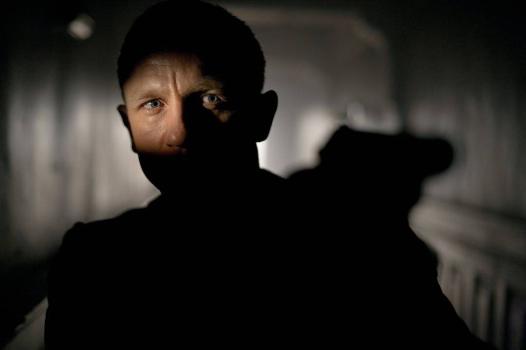 Daniel Craig im Schatten.