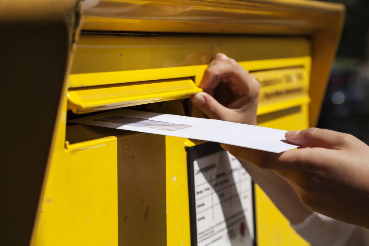 Diese Kundin der Deutschen Post hinterlässt eine Botschaft an den Postboten.
