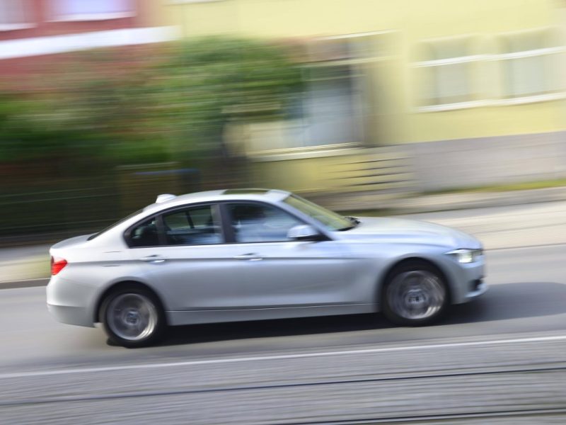 Neue Regel im Verkehr: HIER könnte dein Auto beschlagnahmt werden.