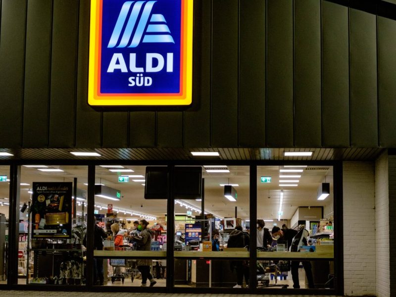 Aldi-Kunden können bald auch sonntags einkaufen.