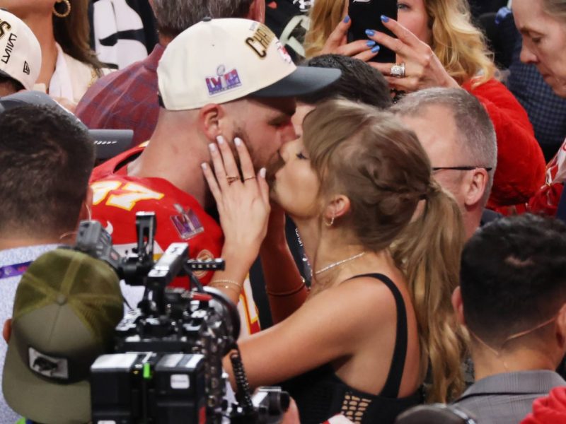 Sie genießen ihre Zweisamkeit: Kaum in Australien angekommen, nimmt Taylor Swift ihren Freund an die Hand und erkundet mit die Stadt...