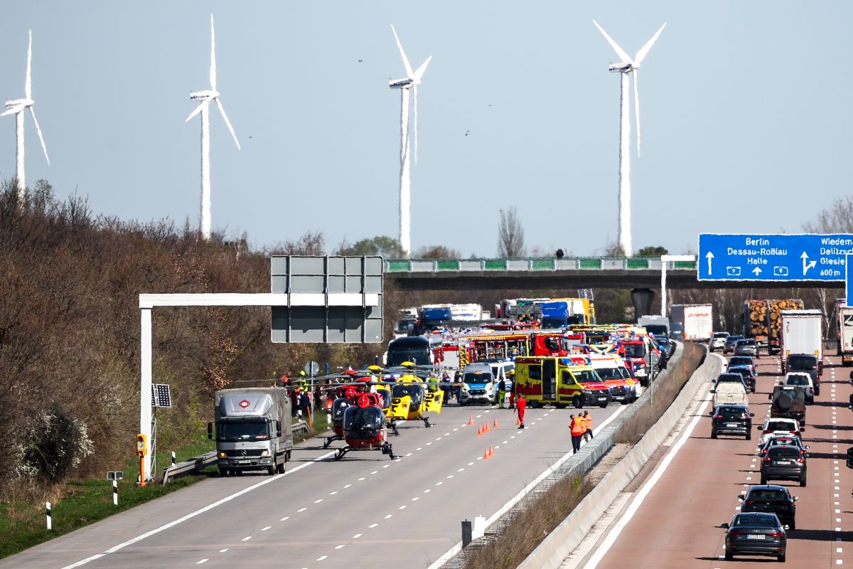 Auf der A9 bei Leipzig ist ein Flixbus verunglückt!