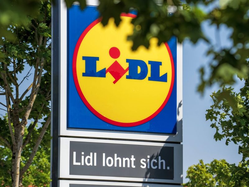 Zahlreiche deutsche Promis äußern harte Kritik an Lidl.