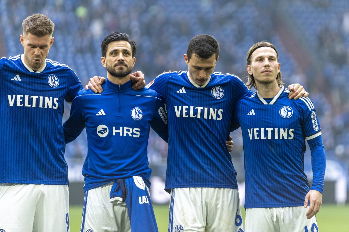 Beim FC Schalke 04 ist ein Spieler gerade auÃŸen vor.