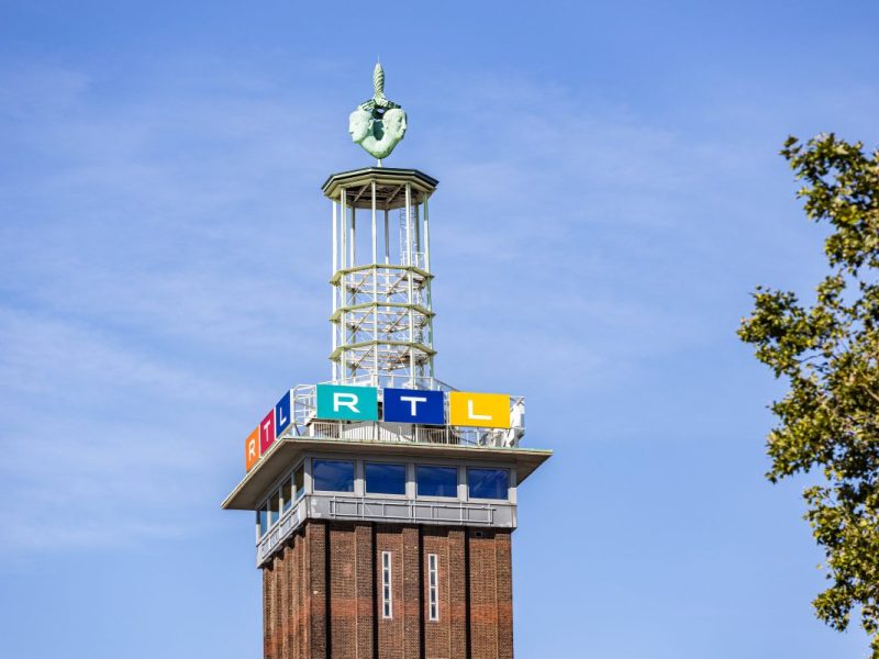 Schockmoment bei RTL-Kultserie: Wie sich ausgerechnet dieser Schauspieler beim Dreh verletzte, erfährst du HIER!