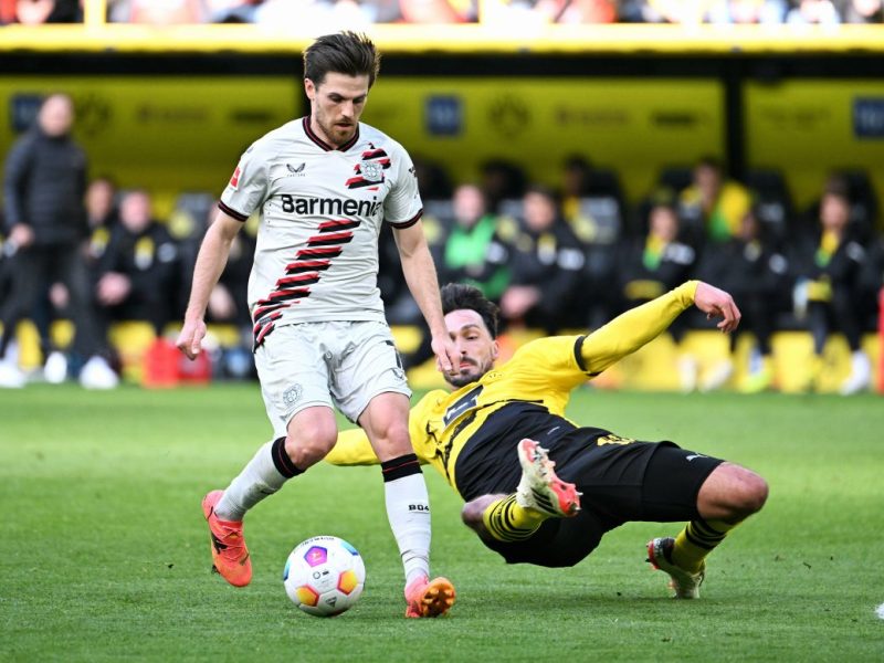 Borussia Dortmund - Bayer Leverkusen: Fans toben!