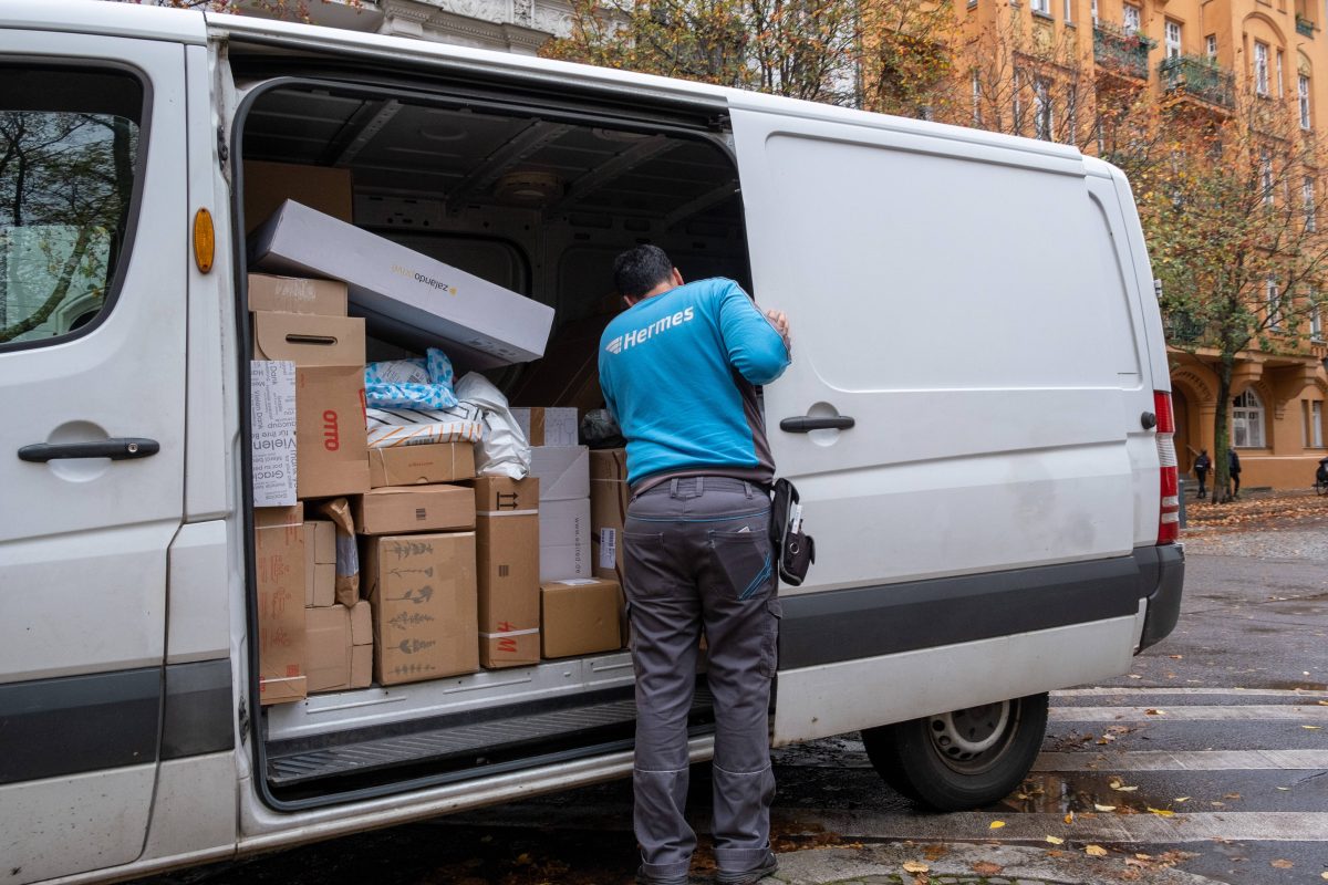 Ein Kunde von Hermes erhält einen mysteriösen Zettel von seinem Postboten.