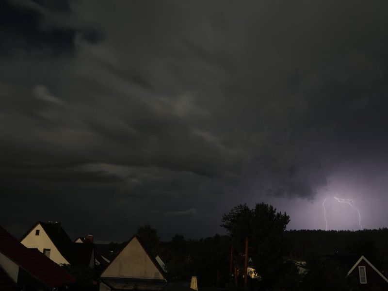 Unwetter wütet in NRW: Stadt in Sekunden verwüstet! „Das war krass!“