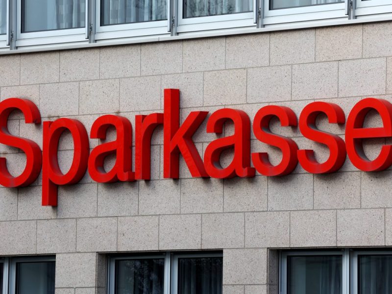 Sparkasse: Diese E-Mail sorgt derzeit für Wirbel bei Kunden.