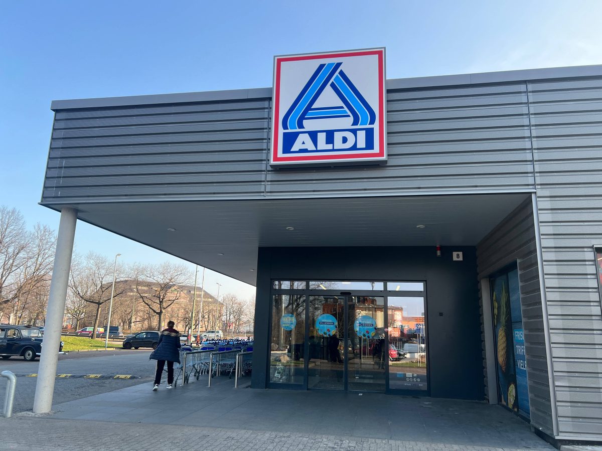 Aldi in Gelsenkirchen Mann fährt über Parkplatz 200 Euro Bußgeld