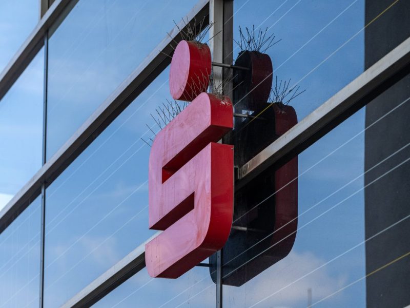 Die Sparkasse warnt vor Betrugsversuchen per SMS.