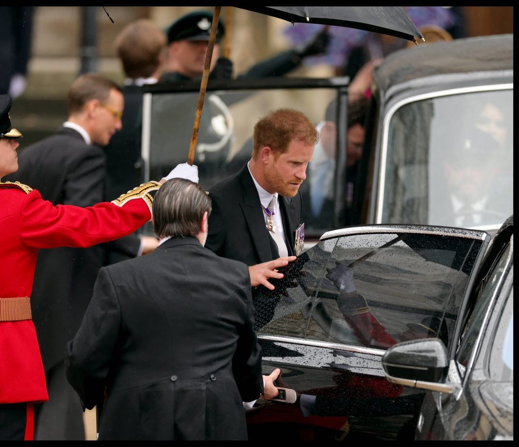 Bei Prinz William und Prinz Harry herrscht schon seit längerem dicke Luft. Doch jetzt sorgt letzterer mit DIESER Aktion erneut für Aufsehen...