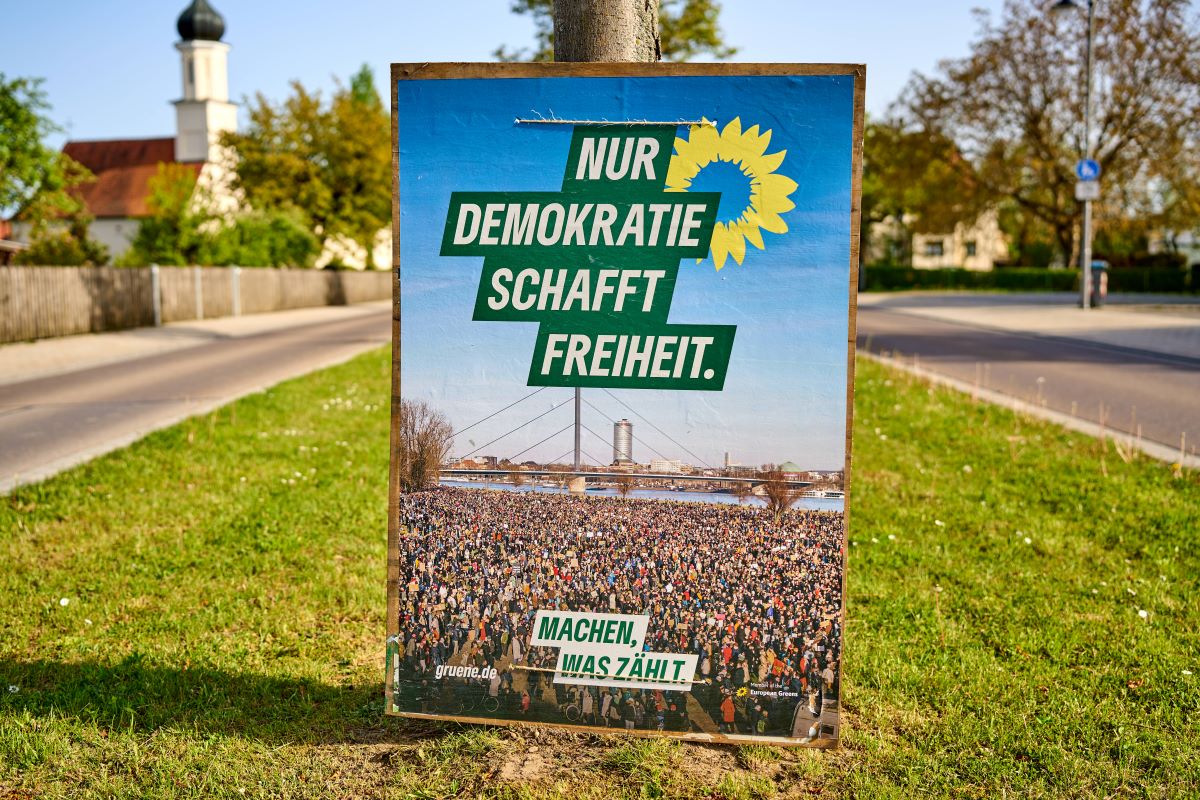 Europawahl 2024 Grüner Ortsverband überklebt eigenes Plakat