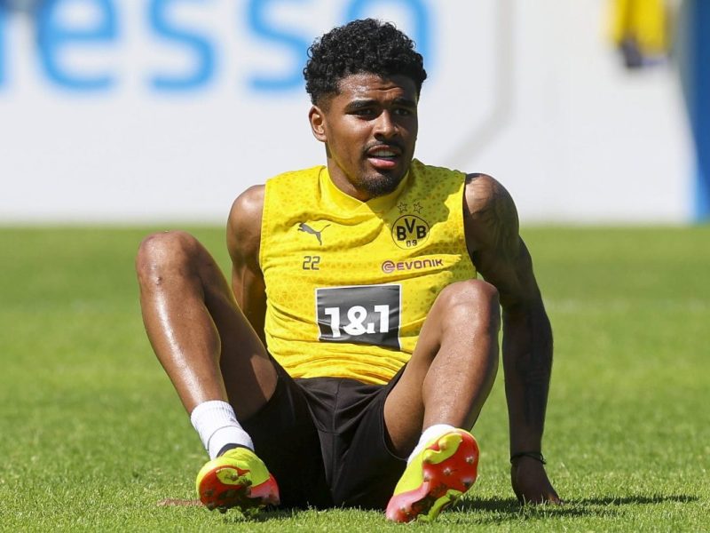 Ian Maatsen startet bei Borussia Dortmund durch.