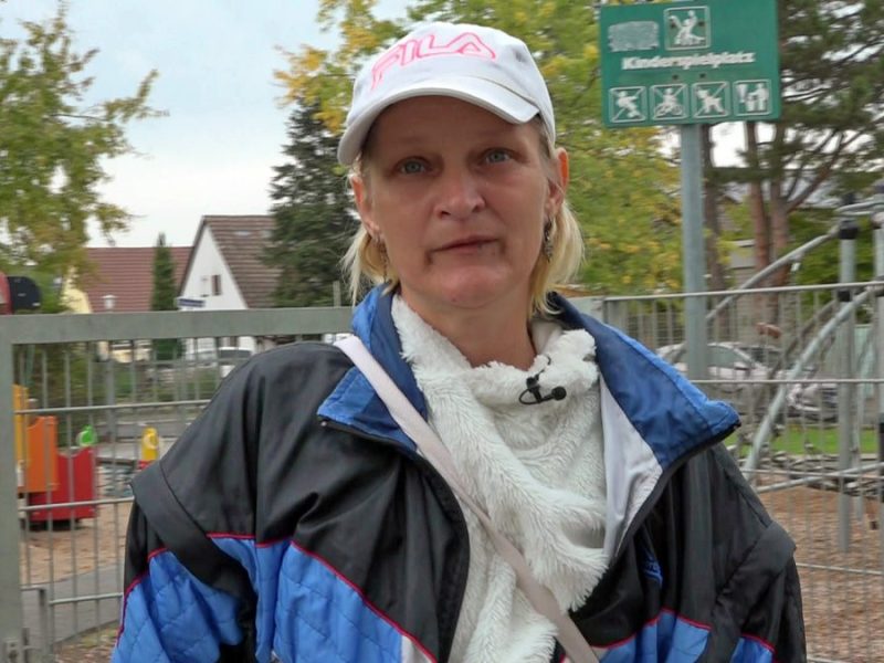 Bürgergeld-Empfängerin Christine steht vor den Trümmern ihres geplatzten Wohnungsdeals. Jetzt will sie einen Anwalt einschalten...