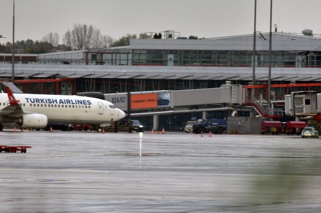 Die türkische Nationalmannschaft entschied sich für eine Flugreise nach Hamburg. Abflugort war absurderweise Hannover. 