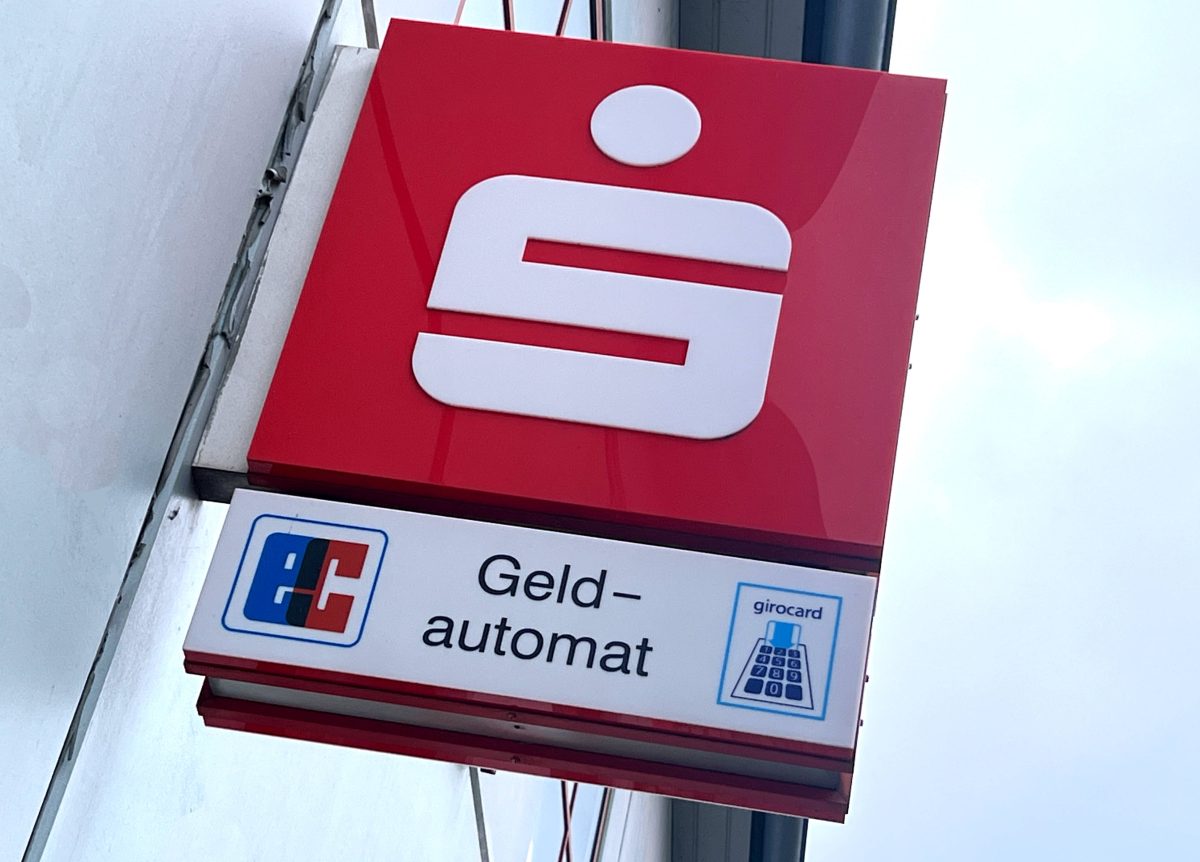 Sparkasse: Kunde erlebt beim Geld wechseln sein blaues Wunder.