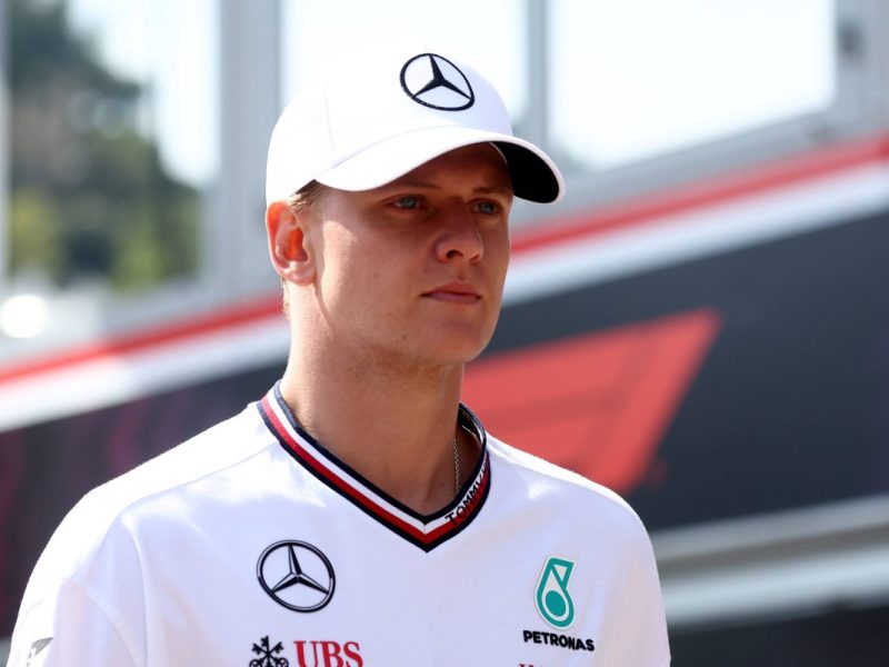 Mick Schumacher liebäugelt mit einer Formel-1-Rückkehr im kommenden Jahr. Nun bekommt er prominente Unterstützung.