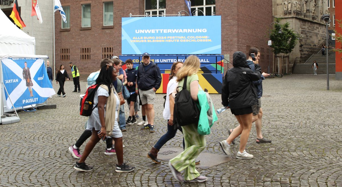 Kurz vor dem Spiel Deutschland – Dänemark macht diese Unwetter-Warnung die Runde