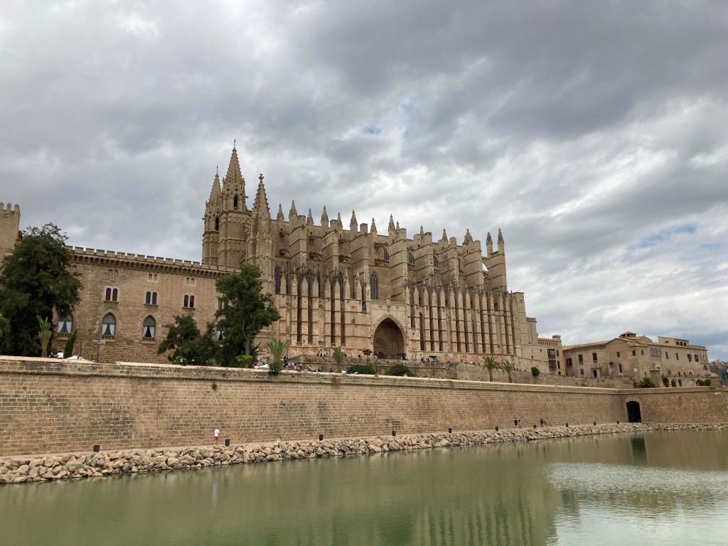 Die majestätische Kathedrale von Palma de Mallorca ist die Sehenswürdigkeit Nummer 1.