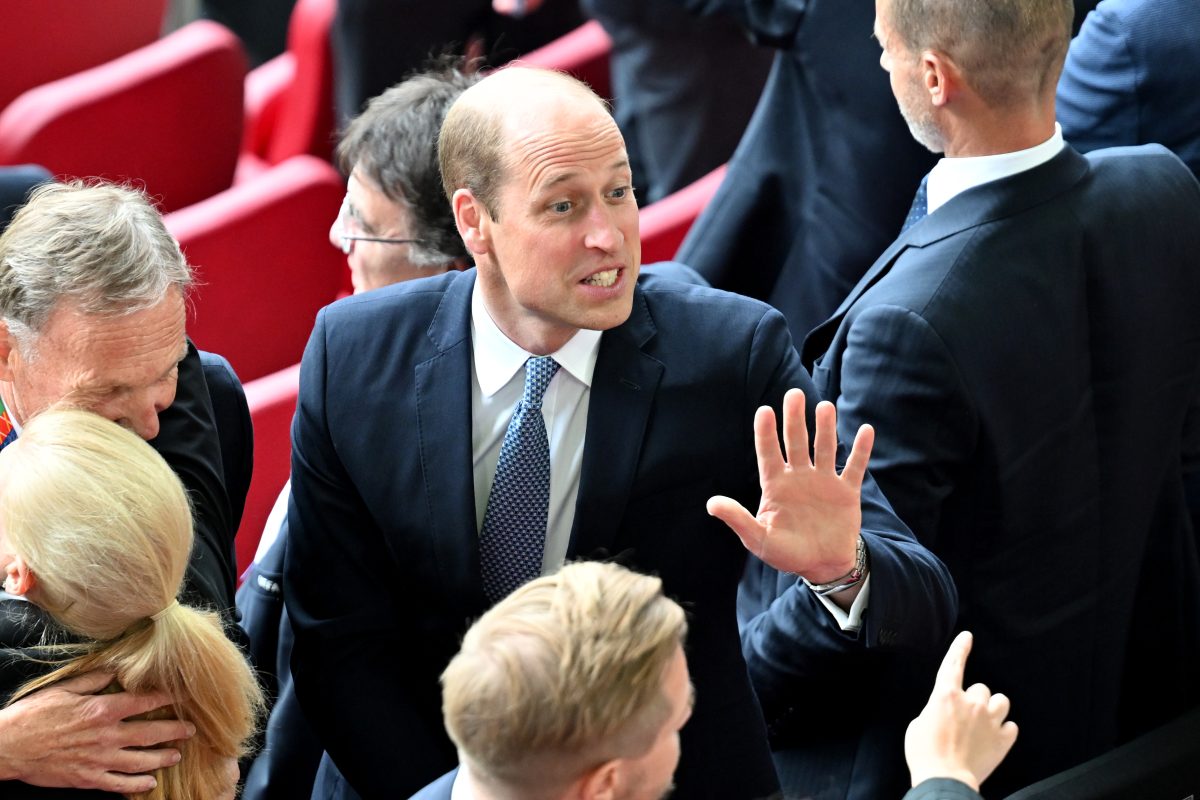 Prinz William ließ sich das Spiel zwischen England und der Schweiz nicht entgehen. Nun enthüllt eine Lippenleserin Details über den Royal...